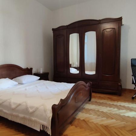 Flat in the city center โอเดสซา ภายนอก รูปภาพ